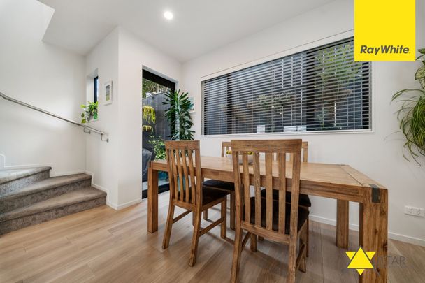 Modern Living in the Heart of Te Atatu South - Photo 1