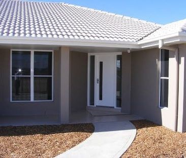 LARGE 4 BEDROOM HOME IN QUIET LOCATION! - Photo 6