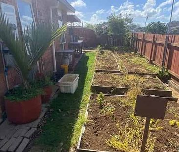 Charming 4BR Home in Pukekohe! - Photo 2