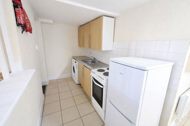 1 Bed Flat, New Cross Road, SE14 - Photo 1