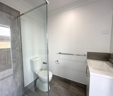 Low-Maintenance Duplex in Park Ridge - Photo 4