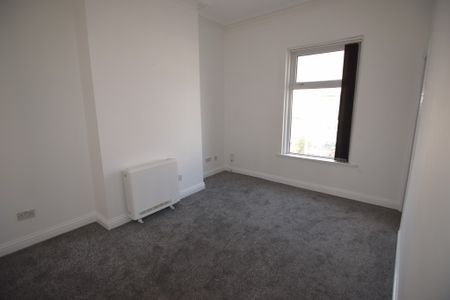 To Let 1 Bed Flat - Photo 5