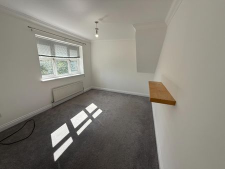 4 Bed House - Detached - Photo 5
