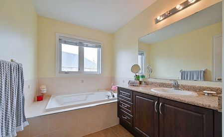 For Lease - 20 Wynview Street, Brampton, Ontario - Photo 5