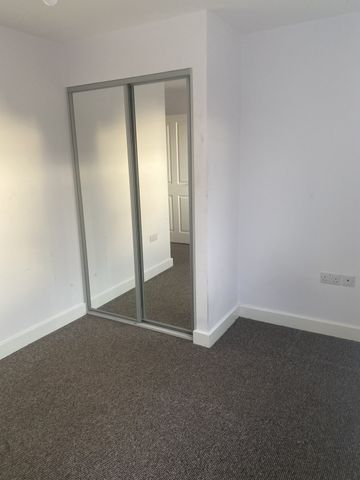 QUEENSWAY, BLETCHLEY - 2 BEDROOMS - Photo 4