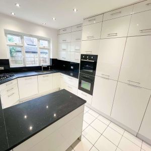 Russell Gardens 1A - Photo 2