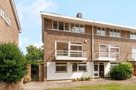 5 bedroom house in St. John's Wood Park - Photo 5