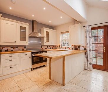 4 bedroom terraced house to rent - Photo 4