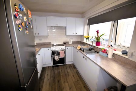 2 bedroom terraced house to rent - Photo 4