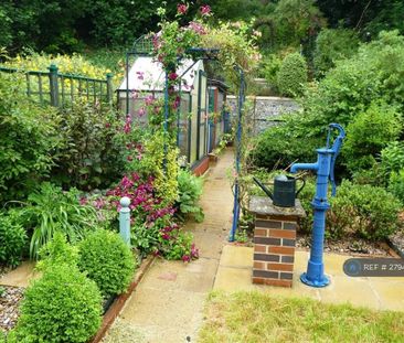 1 bedroom in a house share to rent - Photo 2