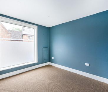 4 bedroom semi-detached house to rent - Photo 4
