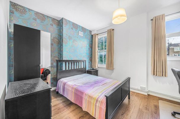 3 bedroom flat to rent - Photo 1