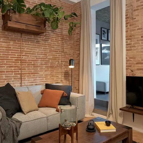 Carrer de París, Barcelona, Catalonia 08036 - Photo 1