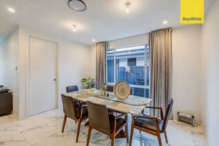 Executive 5-Bedroom Designer Home, Premium Location, Luxury Finishes, EV Charger, Ducted Air, Solar, CCTV - Photo 4