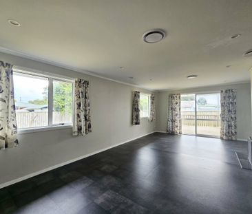 Spacious Family Home in Papakura - Photo 4