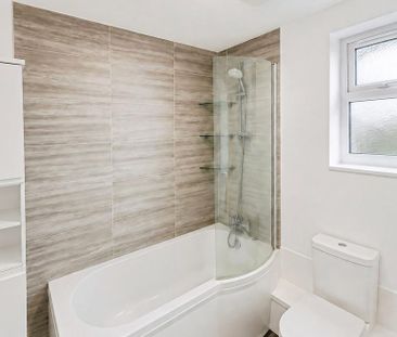 3 bedroom terraced house to rent - Photo 3
