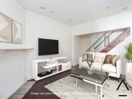 Two Bedroom Home with Separate Large Study/ Living Room in the Heart of Balmain - Photo 2