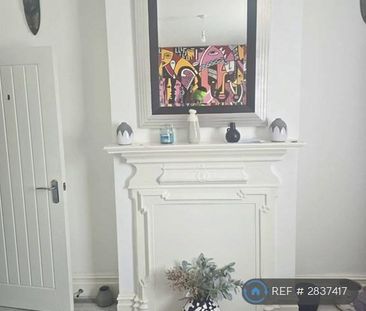 1 bedroom in a flat share to rent - Photo 2