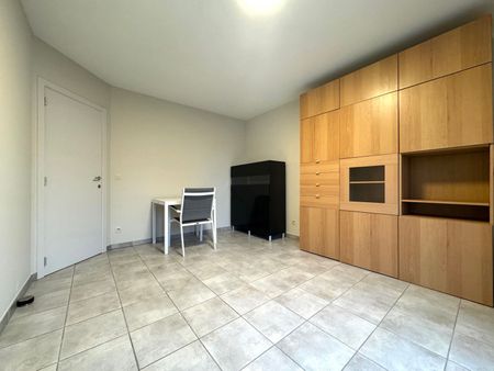 Te huur: 2 slpk appartement met staanplaats in centrum Aalst - Foto 2