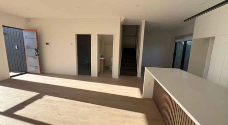 Stunning 4BR New Build in Papatoetoe! - Photo 4