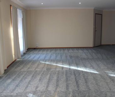 CHARMING FAMILY HOME IN A PRIME LOCATION - Photo 1