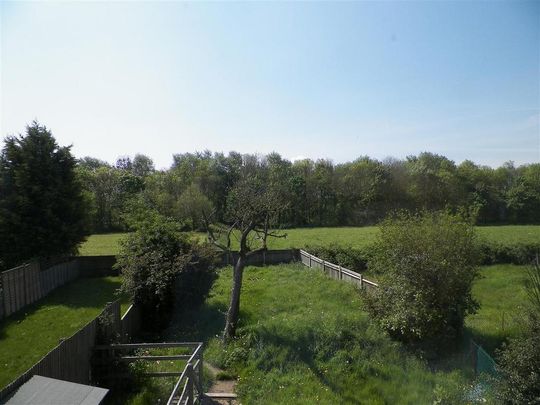 2 bedroom end of terrace house to rent - Photo 1