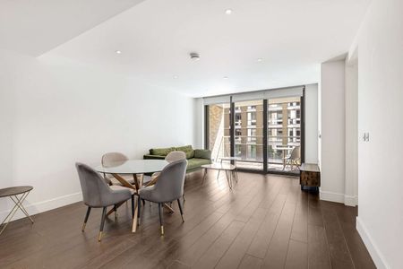 Spacious two-bedroom apartment with balcony in Battersea - Photo 4