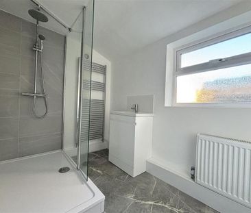 3 bedroom detached house to rent - Photo 4