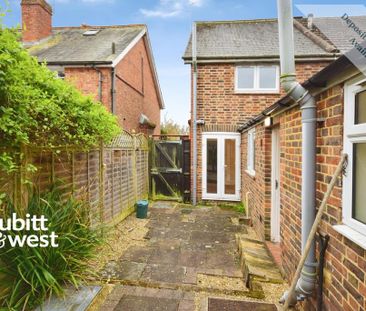 2 bedroom semi-detached house to rent - Photo 6