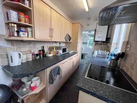 2 bedroom terraced house to rent - Photo 4