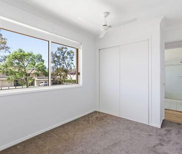 Low-Maintenance Living in Carina – 3-Bedroom Townhouse with Pool - Photo 4