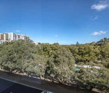 Sleek & Secure Apartment Close to Everything - Photo 5