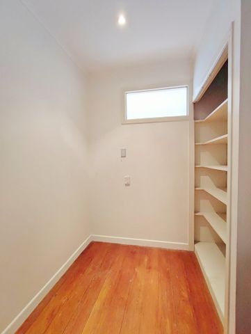 Sunny 5 Bedroom house in the prime location of Takapuna - Photo 2