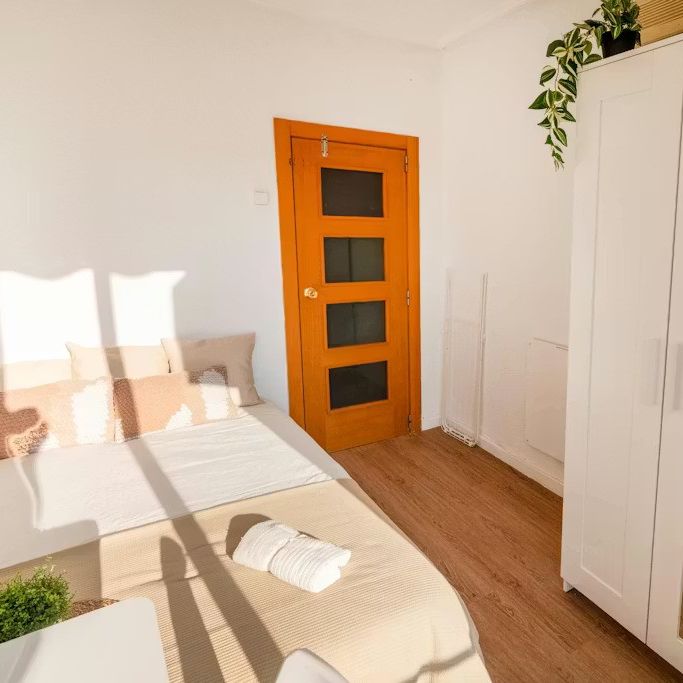 Carrer de Ramon de Rocafull, Valencia, Valencian Community 46011 - Photo 1