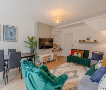 3 Bed Terraced House, Ambergate Street, SE17 - Photo 2