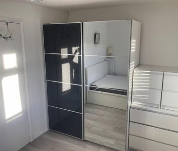 2 bedroom end of terrace house to rent - Photo 5