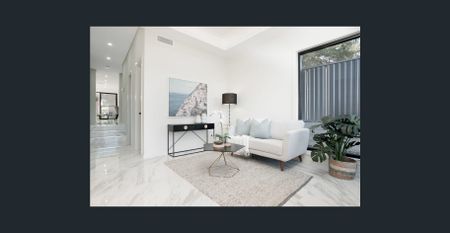 As New, Spacious 4 Bedroom Designer Living - Photo 3