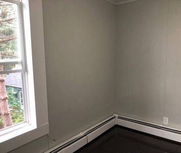 Kline - 1 Bedroom Upper Level Flat just off Quinpool! - Photo 6