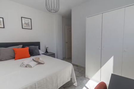 Calle Martínez de la Rosa, Málaga, Andalusia 29010 - Photo 5