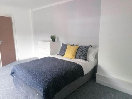 1 bedroom in a house share to rent - Photo 2