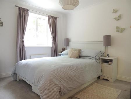 4 bedroom terraced house to rent - Photo 5