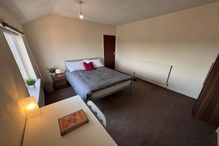 3 bedroom apartment to rent - Photo 3
