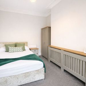 1 bed House Share - To Let - Photo 2