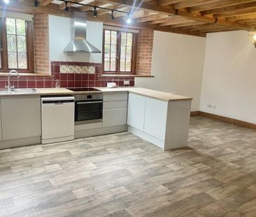 3 bedroom semi-detached house to rent - Photo 3