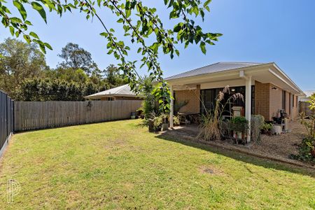 76 Spruce Circuit, Hillcrest QLD 4118 - House For Rent | Domain - Photo 5