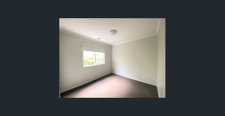 Modern Family Home in a Quiet, Convenient Pocket - Photo 2