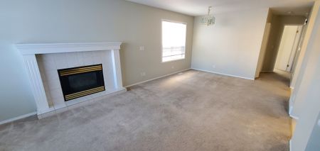 2 Bedroom Duplex in Sylvan Lake w/ Garage - Photo 4