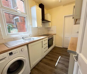 3 bedroom terraced house to rent - Photo 6