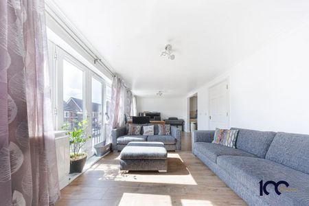 2 bedroom flat to rent - Photo 2