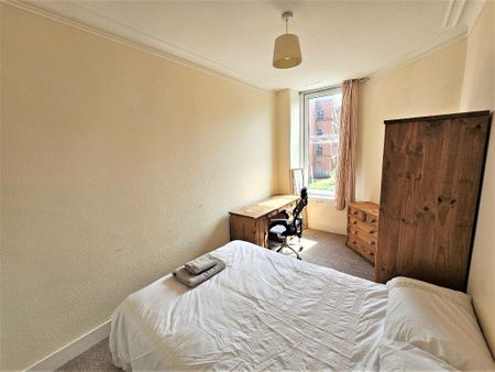 4 bedroom flat to rent - Photo 3